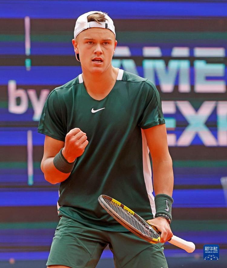 两支队伍在 两支队伍在